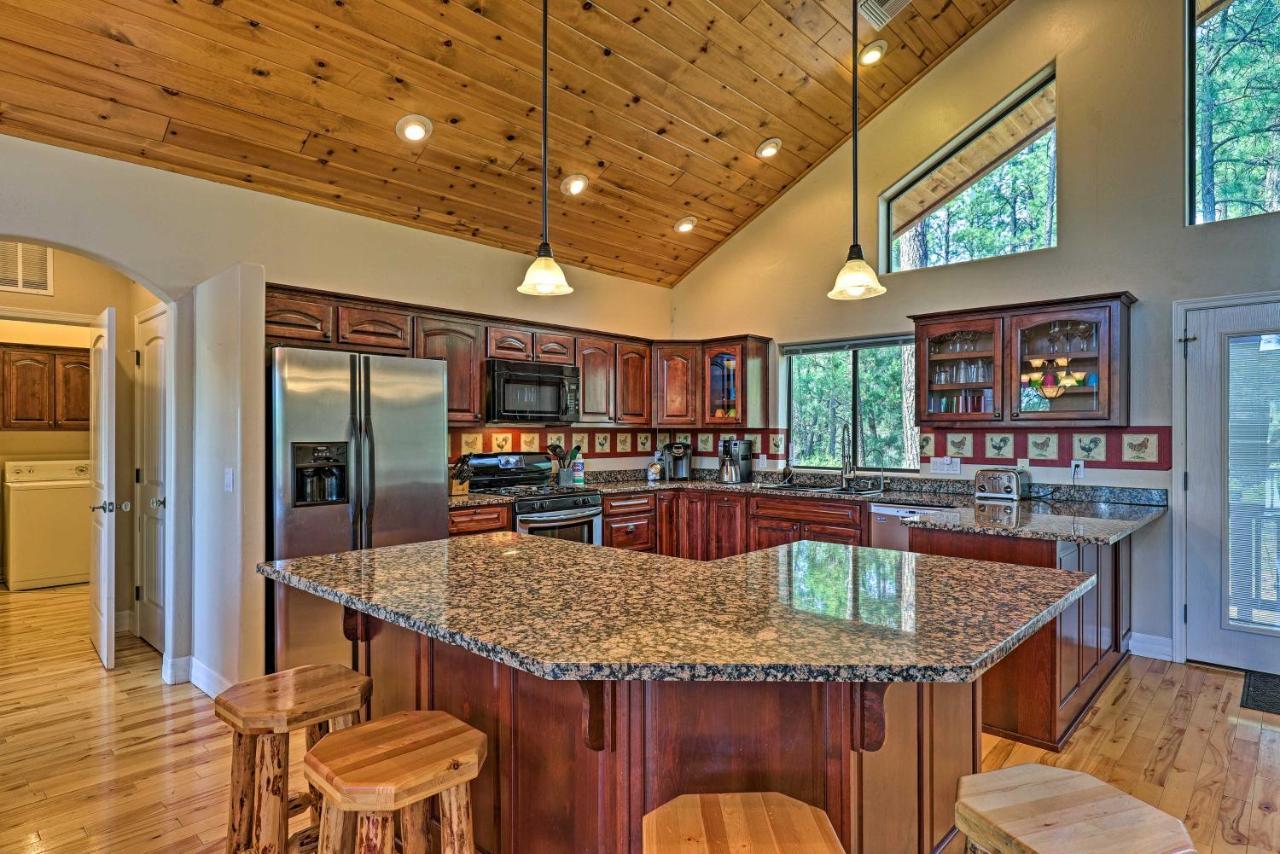Serene Lakeside Cabin With Decks And Edler Lake Views! Pinetop-Lakeside Luaran gambar