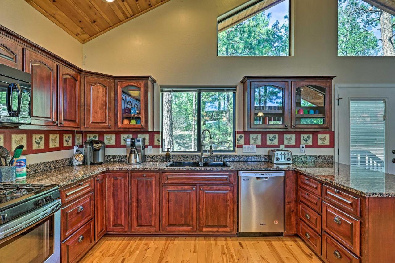 Serene Lakeside Cabin With Decks And Edler Lake Views! Pinetop-Lakeside Luaran gambar